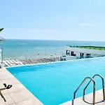 Tropicana Alz Infinity - Sea View