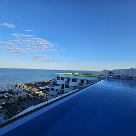 Tropicana Sea View & Parking In Alezzi Infinity Mamaia Nord 4*