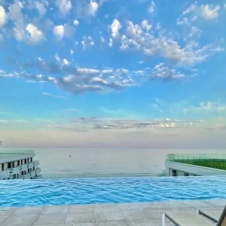 Apart-hotel Tropicana Sea View & Parking In Alezzi Infinity Mamaia Nord