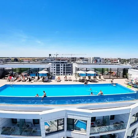 Apart-hotel Tropicana Sea View & Parking In Alezzi Infinity Mamaia Nord 4*
